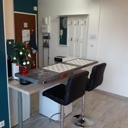 Lägenhet Au Cosy De L'est Avec Parking Colmar